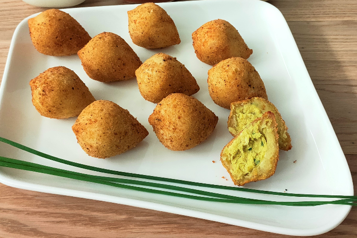 Goutte d'orée (Coxinha) au Poulet et Curry - Saveur Maison Traiteur