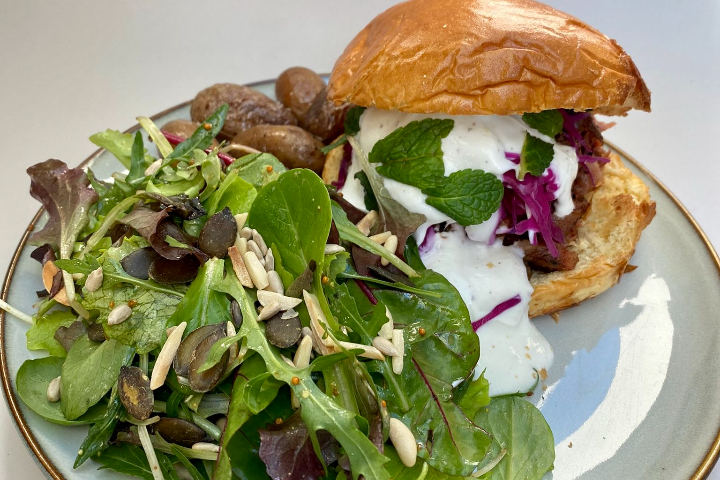 Pulled Lamb Burger - L'impression Café