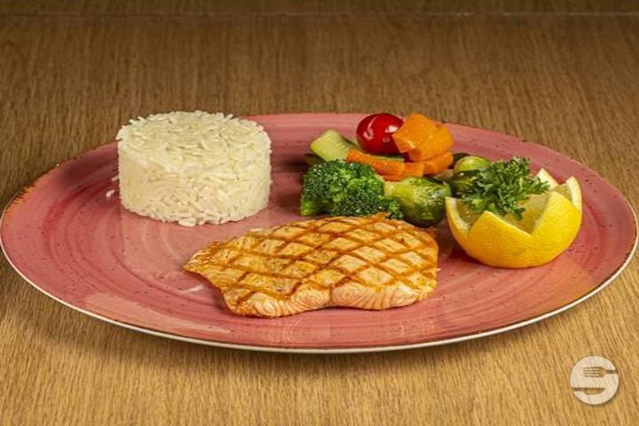 Filet de Saumon Grillé Nature - Hostellerie du 16ème siècle