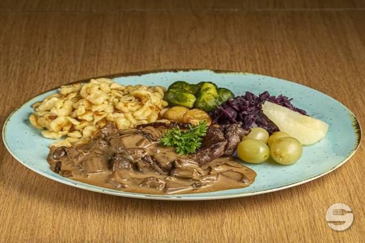Entrecôte de Cerf aux Bolets à la Crème - Hostellerie du 16ème siècle