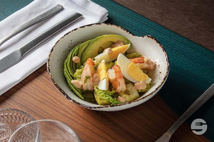 Crisp Lettuce Salad with Hard-Boiled Eggs, Corn, Avocado and Calypso Prawns - Monsieur Bouillon