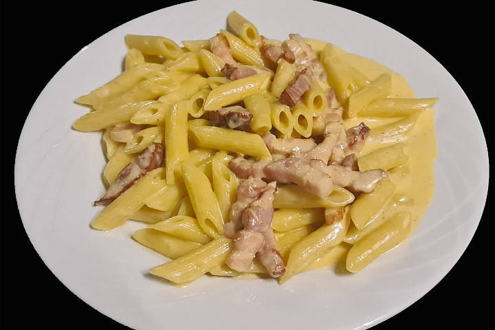 Penne Carbonara 150 gr xl - Brasseur des Grottes