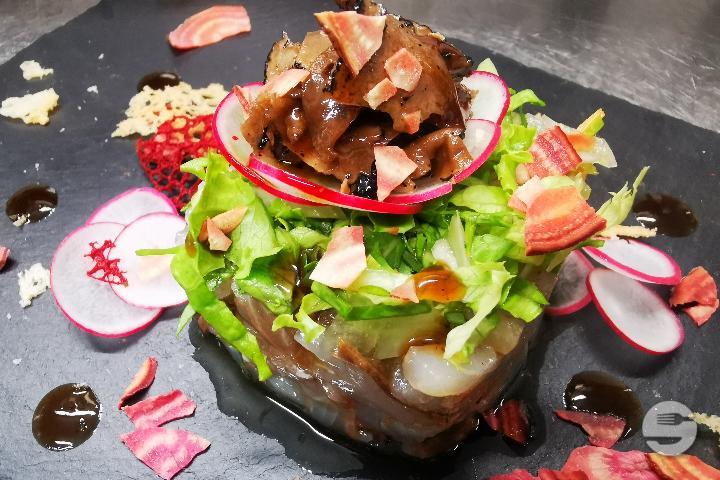 Sea Bass Tartar with Teriyaki Sauce and Black Truffle - Gusto