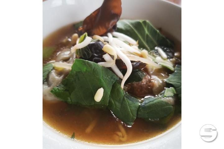 Rinds Bouillon mit Momo’s - Sogi's Restaurant