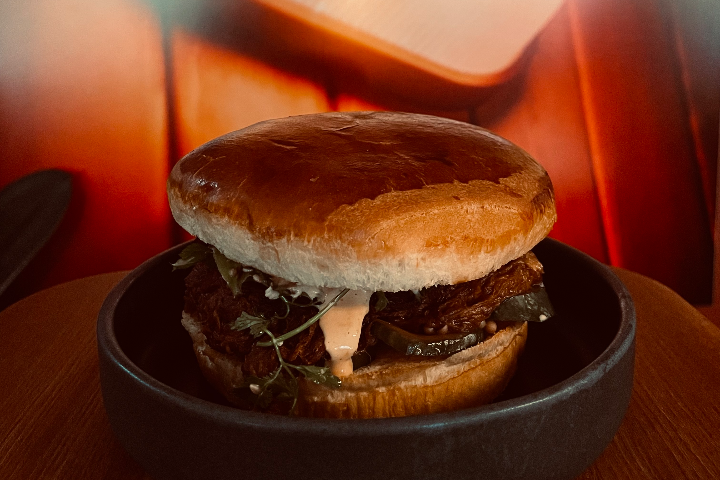 Pulled Beef Burger - JUL