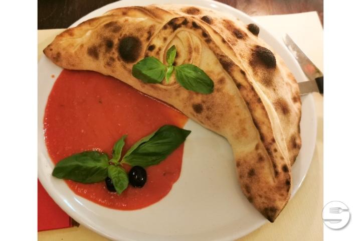 CALZONE RIPIENO (ZUGEDECKT) - Villa Duchessa