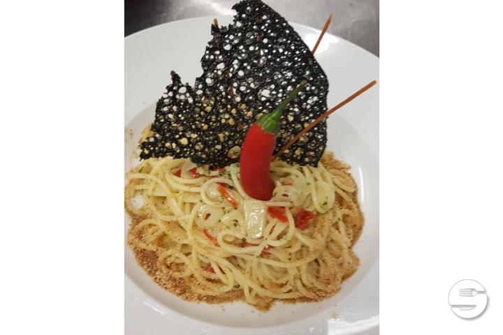 SPAGHETTI ALL‘ AGLIO, OLIO E PEPERONCINI - Villa Duchessa