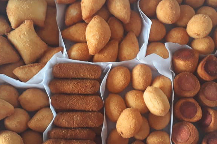Frituras variadas (3 Bolinhos de bacalhau, 3 Rissóis de carne, 3 Croquetes com carne) - Au Tablier Portugais