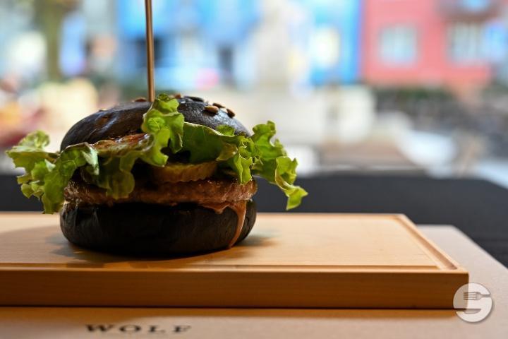 Classic Burger - WOLF Burger & Steak Bar