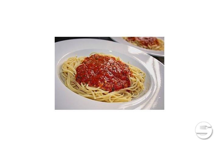 Spaghetti oder Penne Napoli - Snack-Boxenstopp