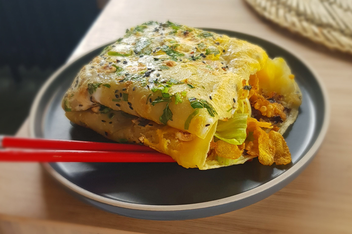 Jian Bing + cuisse de poulet émincé marié (煎饼果子+鸡腿肉) - Baoti