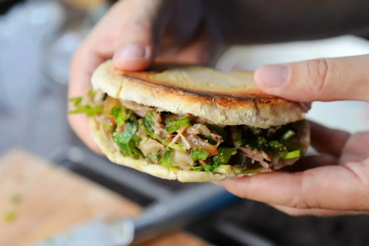 Gua Bao au cuisse de poulet mariné - Baoti