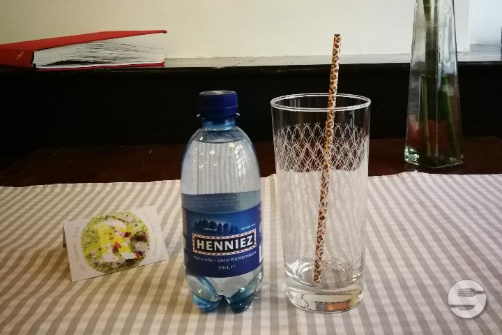 Henniez Bleu - Un R de Famille