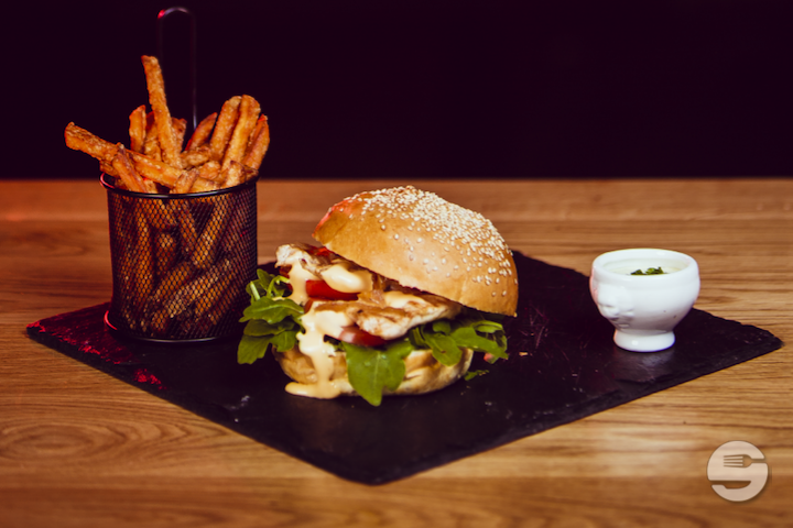 Burger Fine's Grilled Chicken - L'Appart