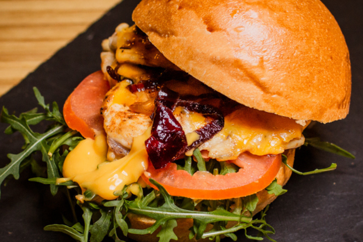 Grilled Chicken Burger - L'Appart