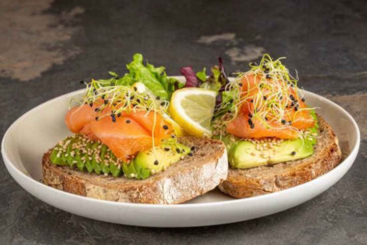 Avocat & Salmon Toast - White Rabbit Brunch & Co