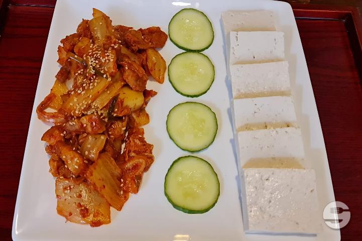 Dubu Kimchi Jeongsik - Kimchi