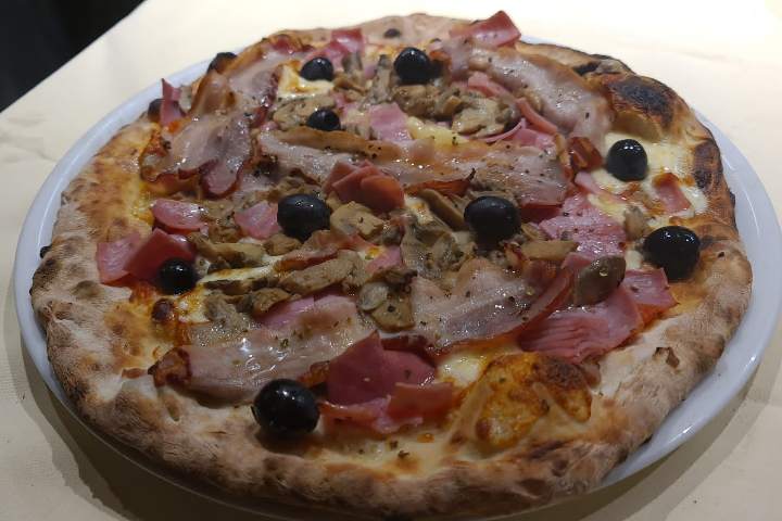 Pizza Chasseur - Restaurant du Tennis Morges