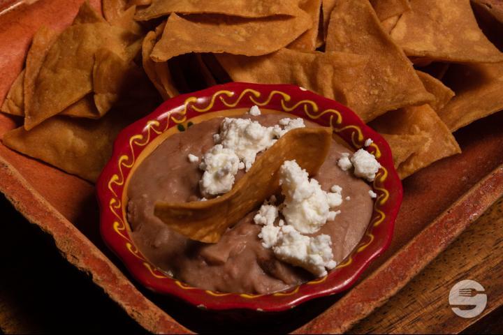 Frijoles Refritos con Chorizo - Taqueria Los Cuñados