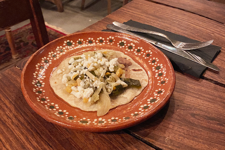Tacos Rajas Poblanos con Calabacita y Elote - Taqueria Los Cuñados