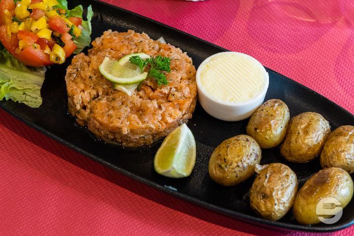 Marinated Salmon Tartar - Le Bistrot Cent Vins