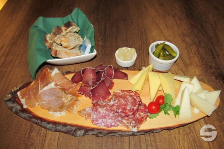 Charcuterie Board - Le Bistrot Cent Vins