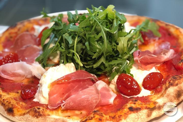Bresaola, Ricotta à la Truffe et Roquette - Gigi Cucina & Bar