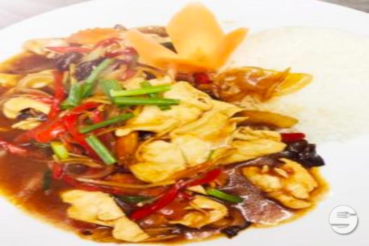 Ginger Stir-Fried Pork - Lamaï Thaï Food