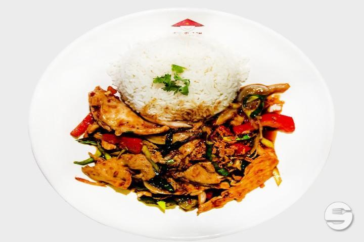 Xao Xa Ot with chicken - Pho Vietnam
