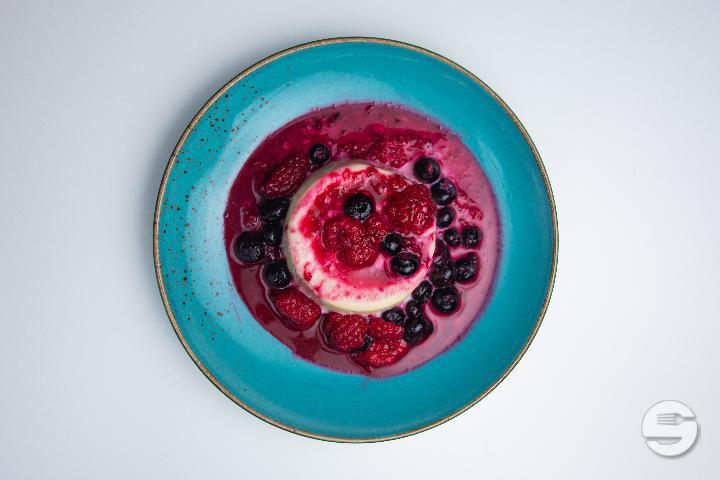 Panna cotta lait de coco et coulis du jour - Little Saigon