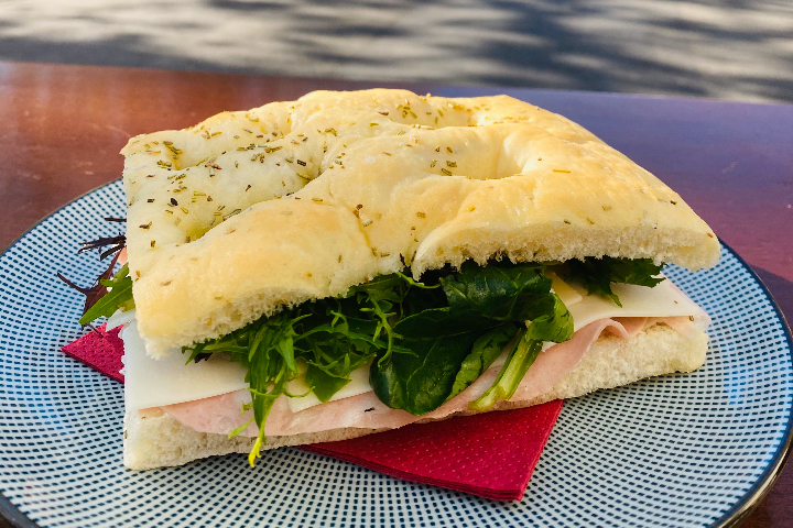 FOCCACIA, CHARCUTERIE, FROMAGE ET SALADE - Al Mercato