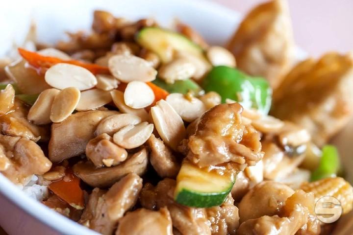 Chicken with almonds - New Shanghai