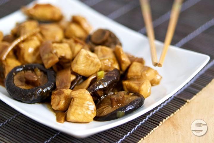 Chicken with Chinese mushrooms and bamboo - New Shanghai