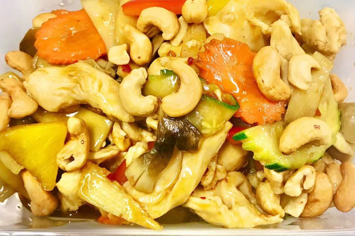 24. Poulet aux Noix de Cajou - Wok Royal