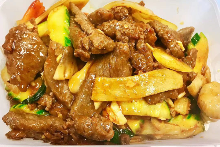 32. Bœuf Sauté au Basilic Façon Thaïe - Wok Royal