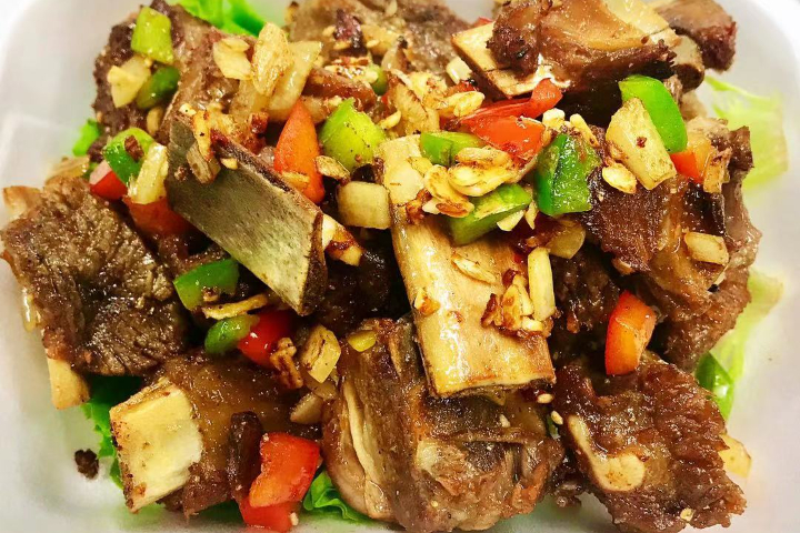 52. Travers de Porc Laqué Sel et Poivre - Wok Royal