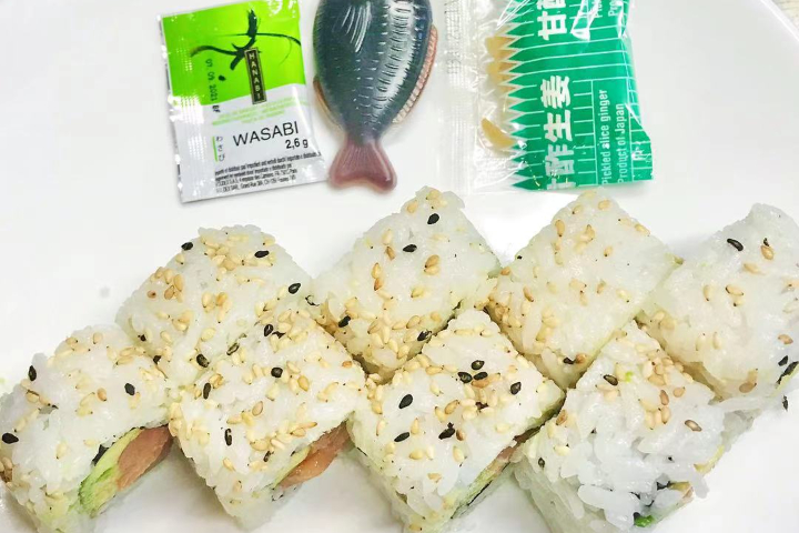 S24. California au Crevettes Panées et Fromage - Wok Royal