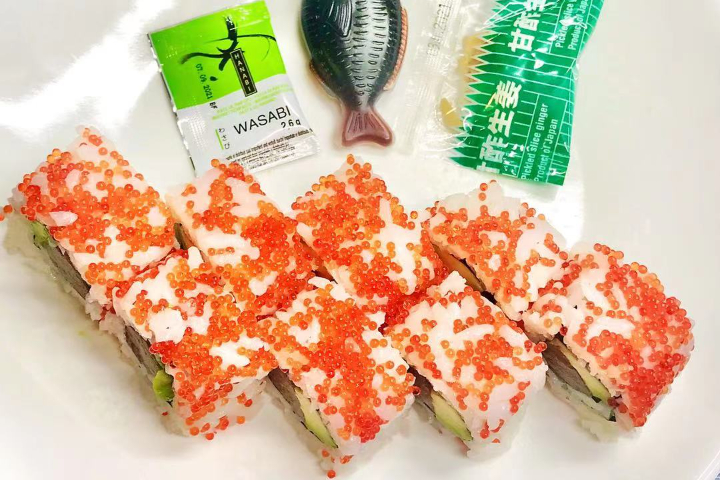 S27. Uramaki au Thon et Avocat - Wok Royal