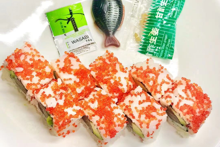 S30. Uramaki aux Anguilles et Avocat - Wok Royal