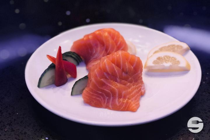 S51. Sashimi Saumon - Wok Royal
