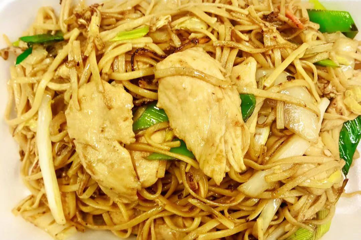 86. Nouilles Sautées au Poulet - Wok Royal