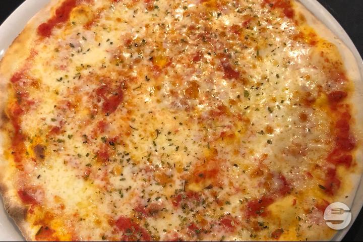 Pizza Margherita - Café de Béthusy