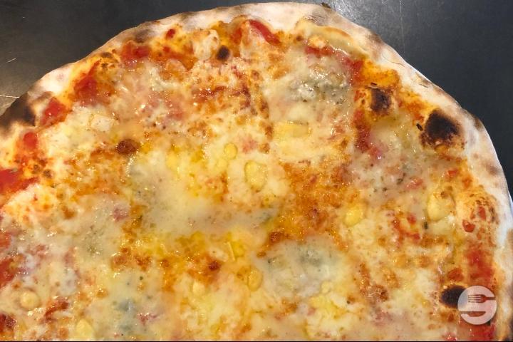 Pizza 4 Fromages - Café de Béthusy