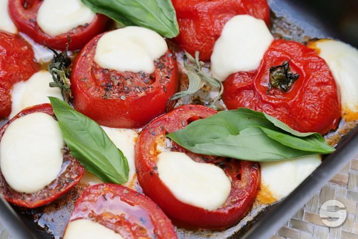 Tomatoes & Mozzarella Salad - Pizzeria du Chemin de Fer