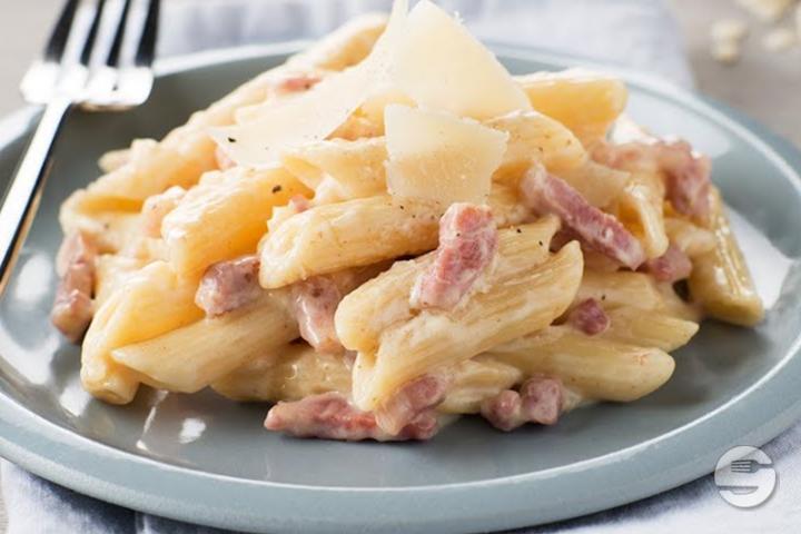 Carbonara Pasta - Pizzeria du Chemin de Fer