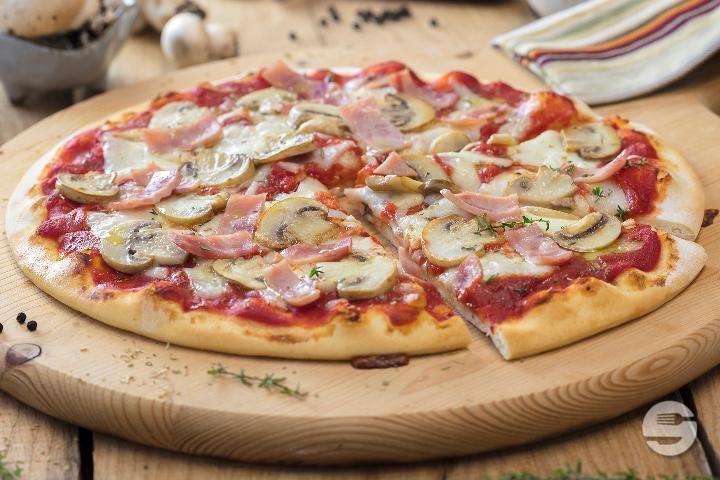 Pizza Prosciuo e Funghi - Pizzeria du Chemin de Fer