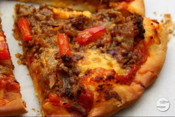 Pizza with Beef - Pizzeria du Chemin de Fer