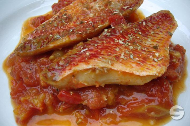 Fillets of Sea Bream in Provençal Sauce - Pizzeria du Chemin de Fer