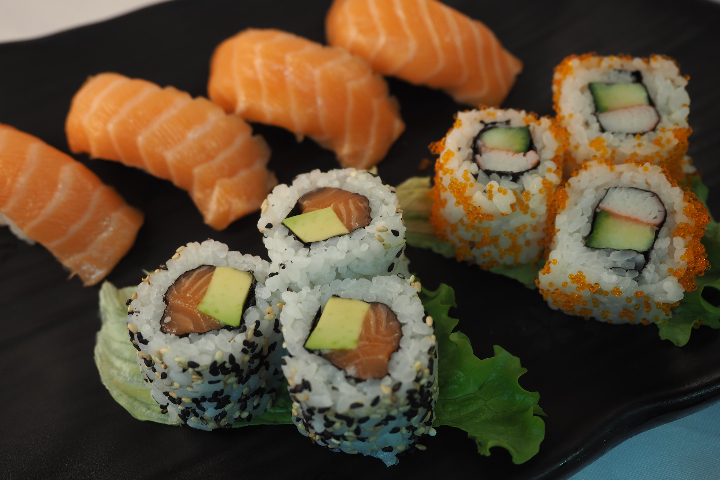 Portion Sushi Nigiri et Uramaki - Lung Wah