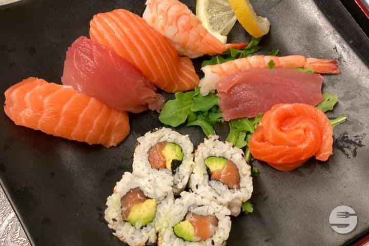 Portion Sushi Nigiri & Sashimi - Lung Wah